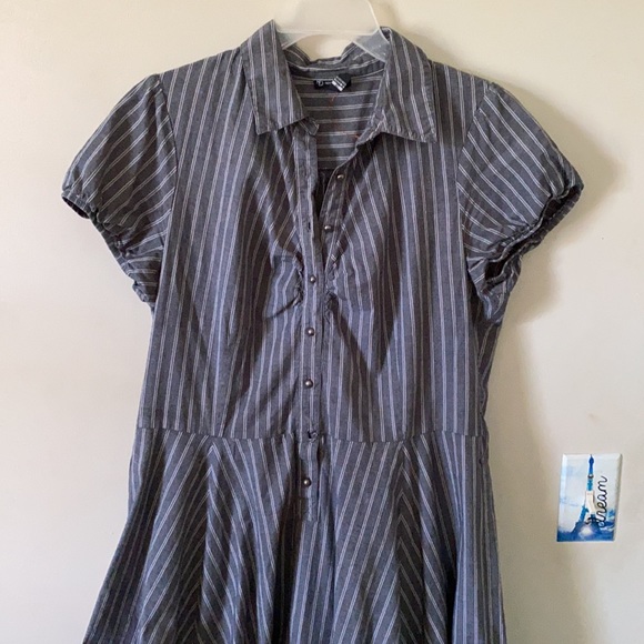 Old time style button up grey stripe dress - Picture 2 of 3